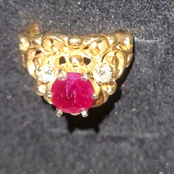 VTG 14k Solid Gold Ring with 2 carat Center GENUINE RUBY and 2 DIAMOND  8:47g - Picture 6 of 13